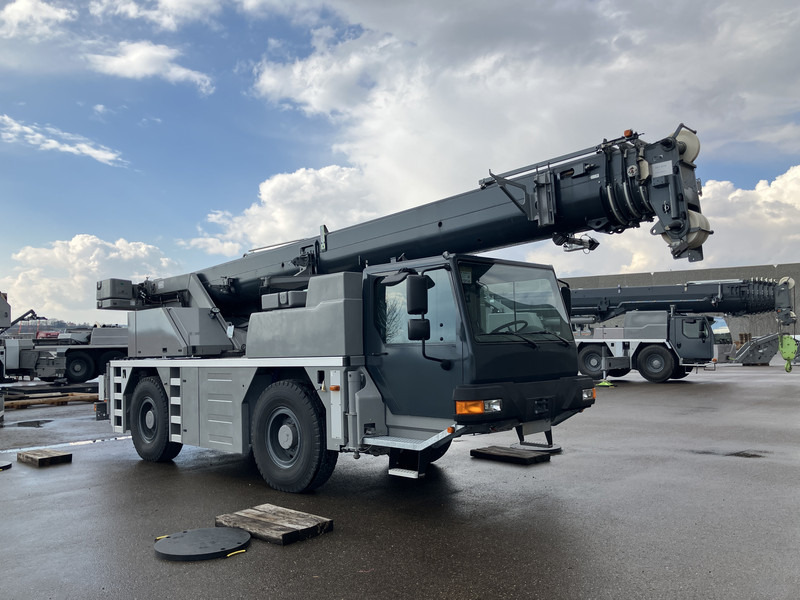 Liebherr LTM 1030-2.1 - Avtodvigalo: slika 1 Liebherr LTM 1030-2.1 - Avtodvigalo: slika 1