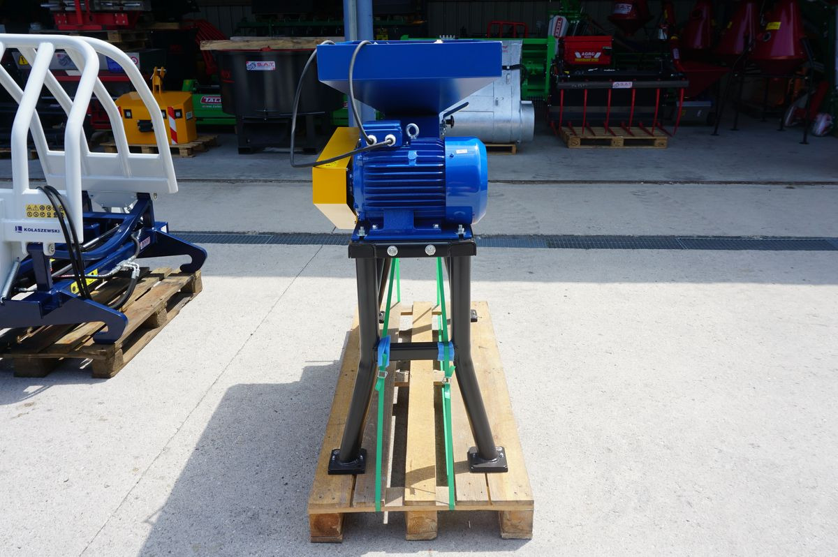 GTH-1800- Getreidequetsche-NEUMASCHINE - Oprema za spravilo: slika 2 GTH-1800- Getreidequetsche-NEUMASCHINE - Oprema za spravilo: slika 2