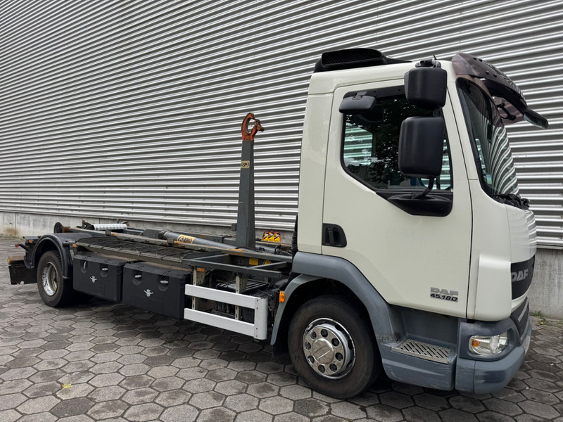 DAF LF 45.180 / Hook System / Manual / TUV: 11-2025 / Belgium Truck - Kotalni prekucni tovornjak: slika 2 DAF LF 45.180 / Hook System / Manual / TUV: 11-2025 / Belgium Truck - Kotalni prekucni tovornjak: slika 2