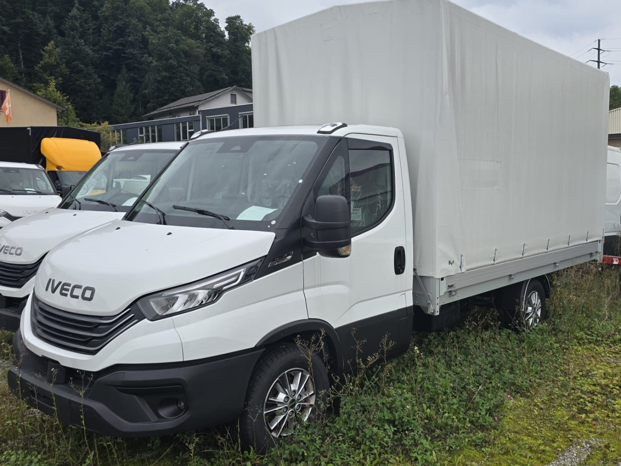 IVECO DAILY 35S18HA8 Blache mit Ladebordwand - Dostavno vozilo s ponjavo: slika 1 IVECO DAILY 35S18HA8 Blache mit Ladebordwand - Dostavno vozilo s ponjavo: slika 1