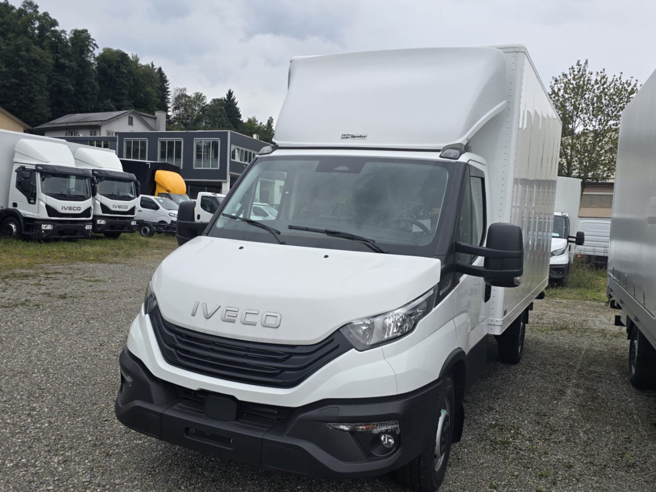 IVECO DAILY 35S18HA8 Koffer/Ladebordwand - Tovornjak-šasija: slika 2 IVECO DAILY 35S18HA8 Koffer/Ladebordwand - Tovornjak-šasija: slika 2