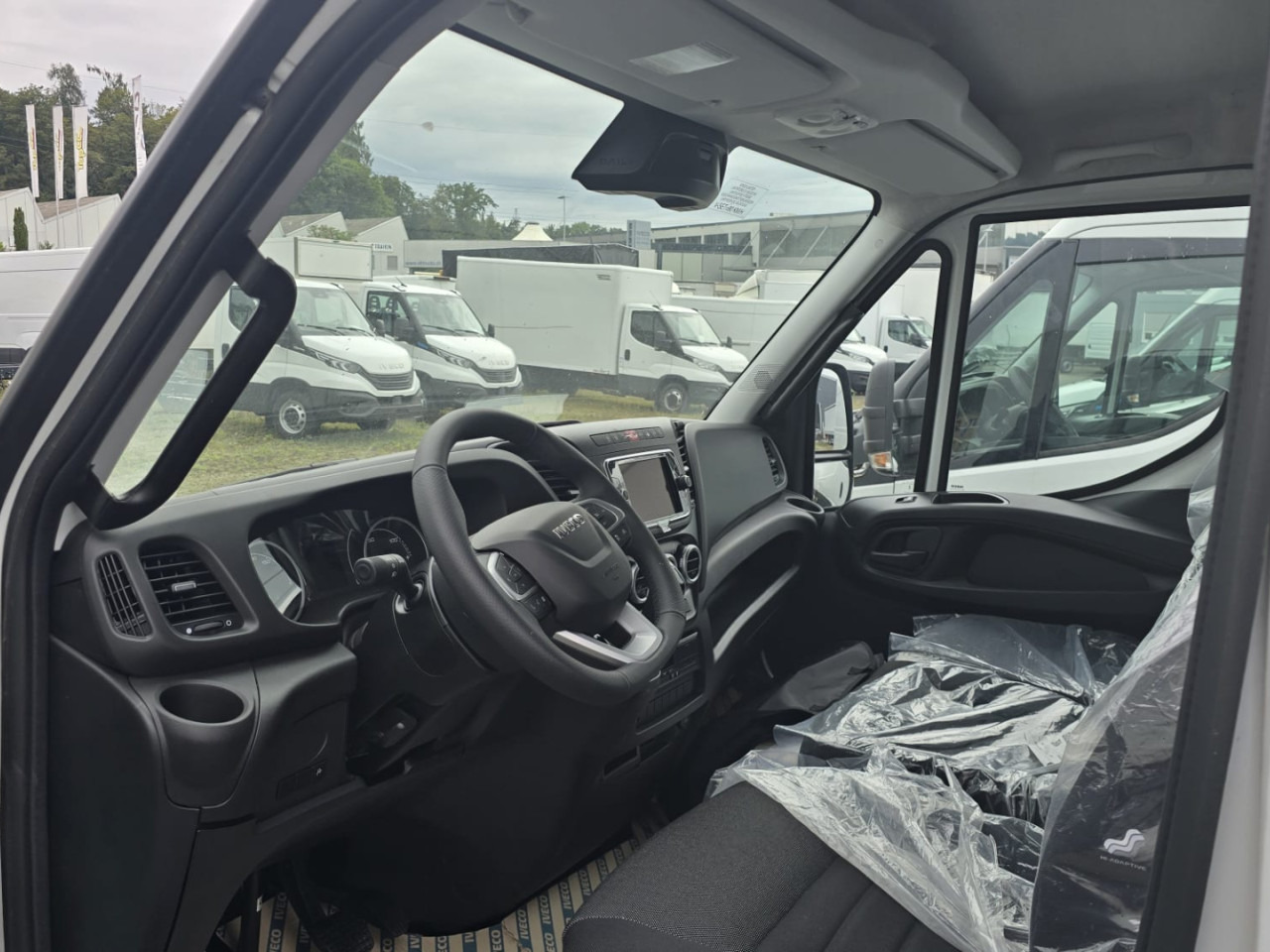 IVECO DAILY 38S14E V - Furgon, Električno dostavno vozilo: slika 2 IVECO DAILY 38S14E V - Furgon, Električno dostavno vozilo: slika 2