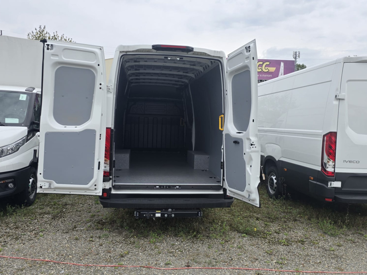 IVECO DAILY 38S14E V - Furgon, Električno dostavno vozilo: slika 3 IVECO DAILY 38S14E V - Furgon, Električno dostavno vozilo: slika 3
