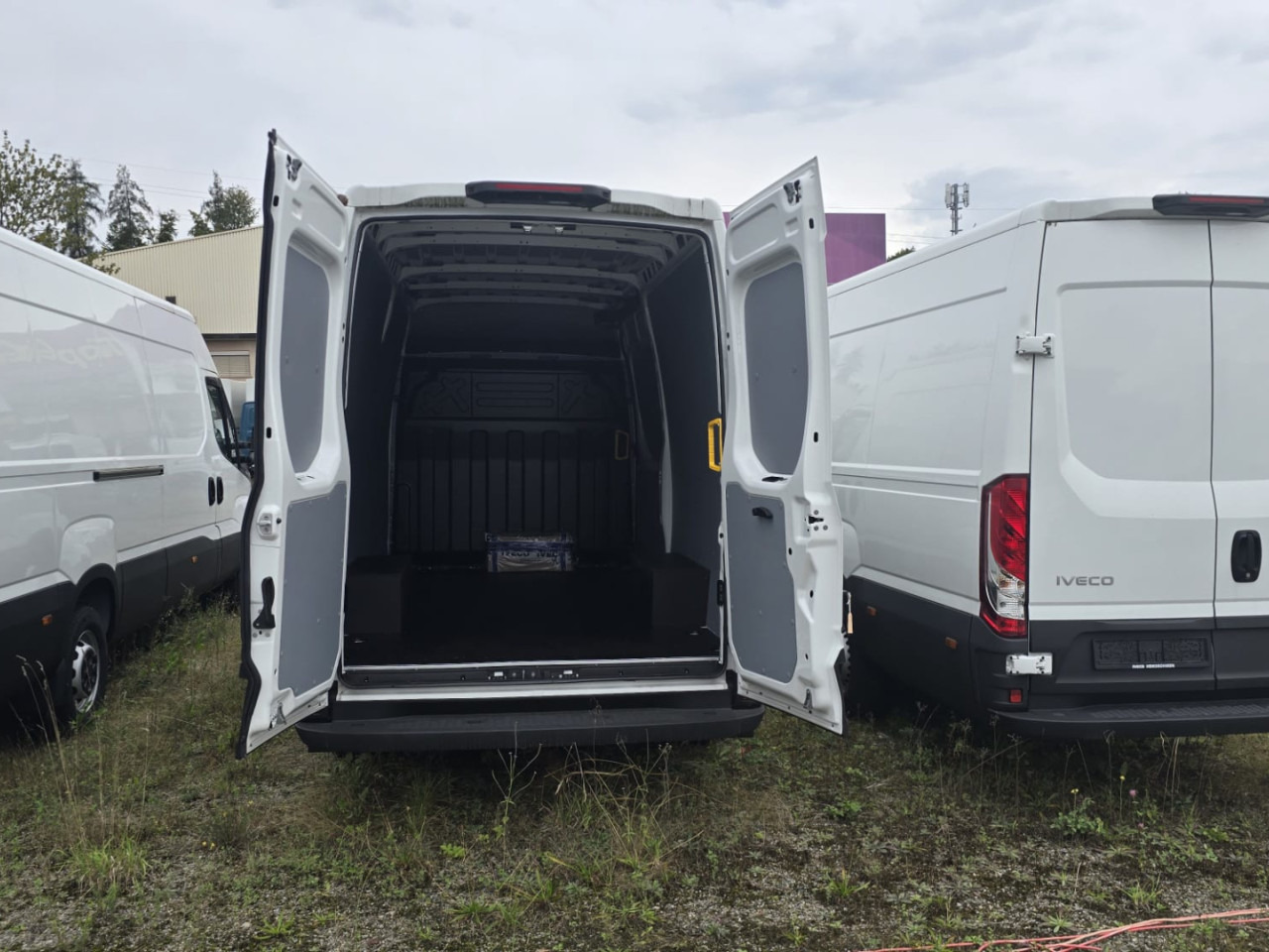 IVECO DAILY 38S14E V - Furgon, Električno dostavno vozilo: slika 3 IVECO DAILY 38S14E V - Furgon, Električno dostavno vozilo: slika 3