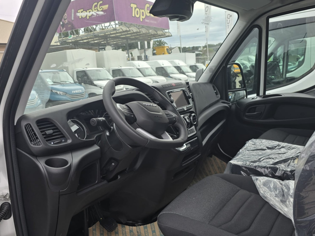 IVECO DAILY 38S14E V - Furgon, Električno dostavno vozilo: slika 2 IVECO DAILY 38S14E V - Furgon, Električno dostavno vozilo: slika 2