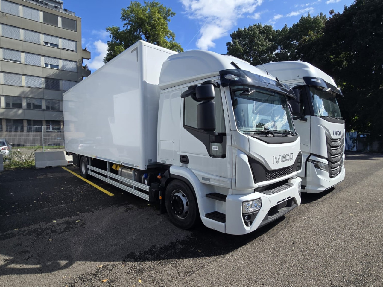 IVECO Eurocargo ML160E28/FP Koffer mit Ladebordwand - Tovornjak zabojnik: slika 1 IVECO Eurocargo ML160E28/FP Koffer mit Ladebordwand - Tovornjak zabojnik: slika 1