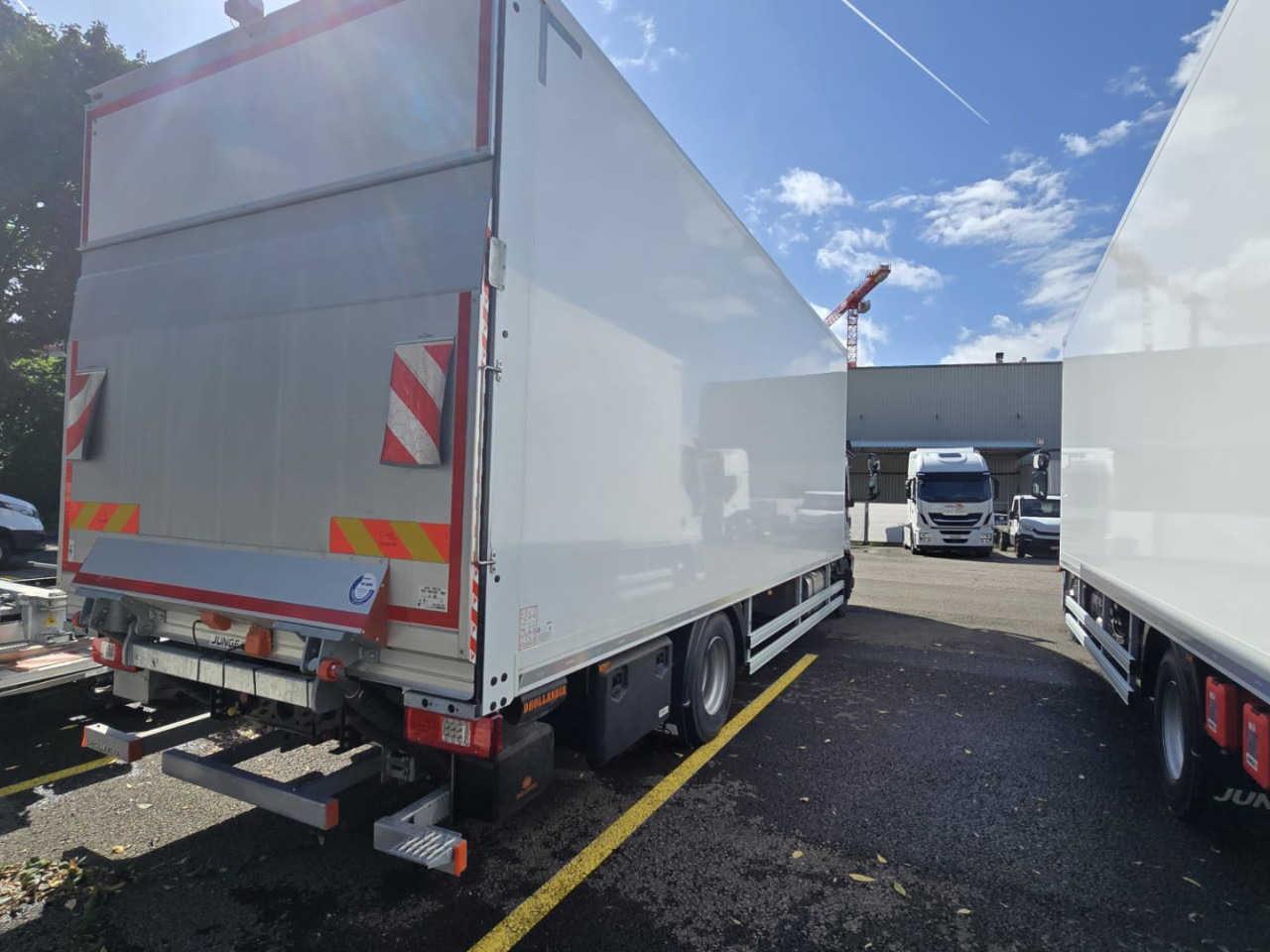 IVECO Eurocargo ML160E28/FP Koffer mit Ladebordwand - Tovornjak zabojnik: slika 3 IVECO Eurocargo ML160E28/FP Koffer mit Ladebordwand - Tovornjak zabojnik: slika 3