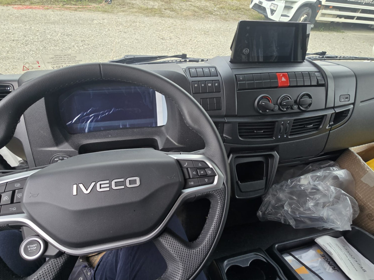 IVECO ML140E28/FP EuroCargo mit Junge Koffer und - Tovornjak zabojnik: slika 2 IVECO ML140E28/FP EuroCargo mit Junge Koffer und - Tovornjak zabojnik: slika 2