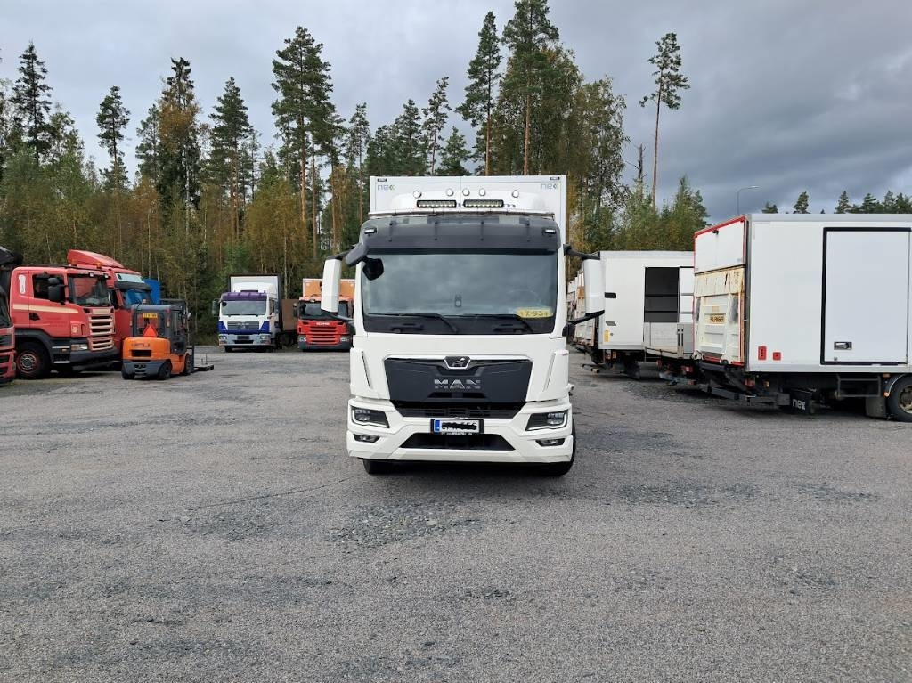 MAN TGM 15.250 - Tovornjak zabojnik: slika 3 MAN TGM 15.250 - Tovornjak zabojnik: slika 3