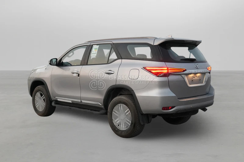 Toyota Fortuner 4x4 - SUV: slika 4 Toyota Fortuner 4x4 - SUV: slika 4