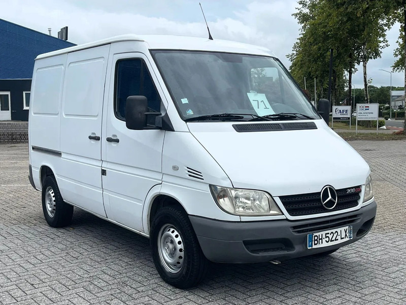 Mercedes-Benz Sprinter 208 3 seats. Very good bus! 100% engine and gearbox! France use - Furgon: slika 1 Mercedes-Benz Sprinter 208 3 seats. Very good bus! 100% engine and gearbox! France use - Furgon: slika 1