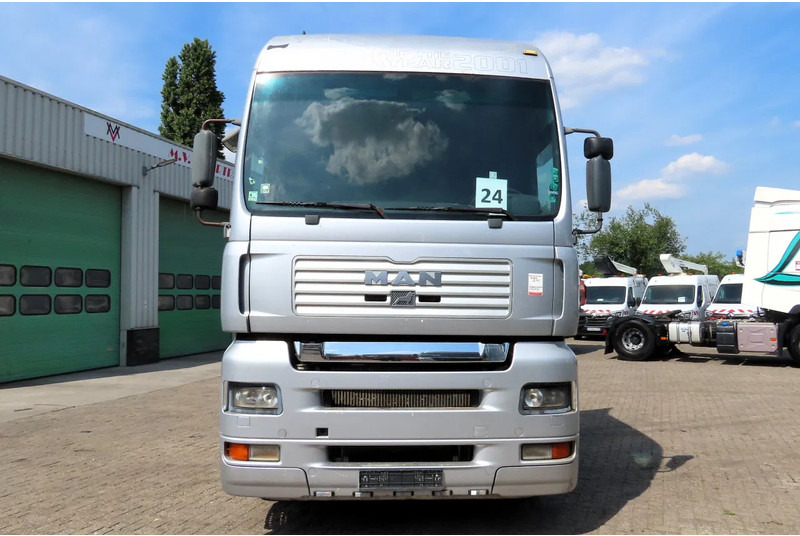 MAN TGA 18.460 Manual diesel pomp! ROYAL TRUCK! - Vlačilec: slika 3 MAN TGA 18.460 Manual diesel pomp! ROYAL TRUCK! - Vlačilec: slika 3