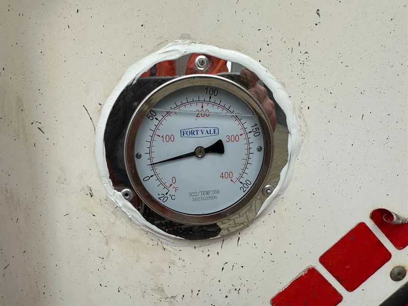 SINGAMAS 20FT ISO, 26.000L/1-COMP/3 BAFFELS/3 manholes, 5Y inspection: 06/2027 lizing SINGAMAS 20FT ISO, 26.000L/1-COMP/3 BAFFELS/3 manholes, 5Y inspection: 06/2027: slika 10 SINGAMAS 20FT ISO, 26.000L/1-COMP/3 BAFFELS/3 manholes, 5Y inspection: 06/2027 lizing SINGAMAS 20FT ISO, 26.000L/1-COMP/3 BAFFELS/3 manholes, 5Y inspection: 06/2027: slika 10