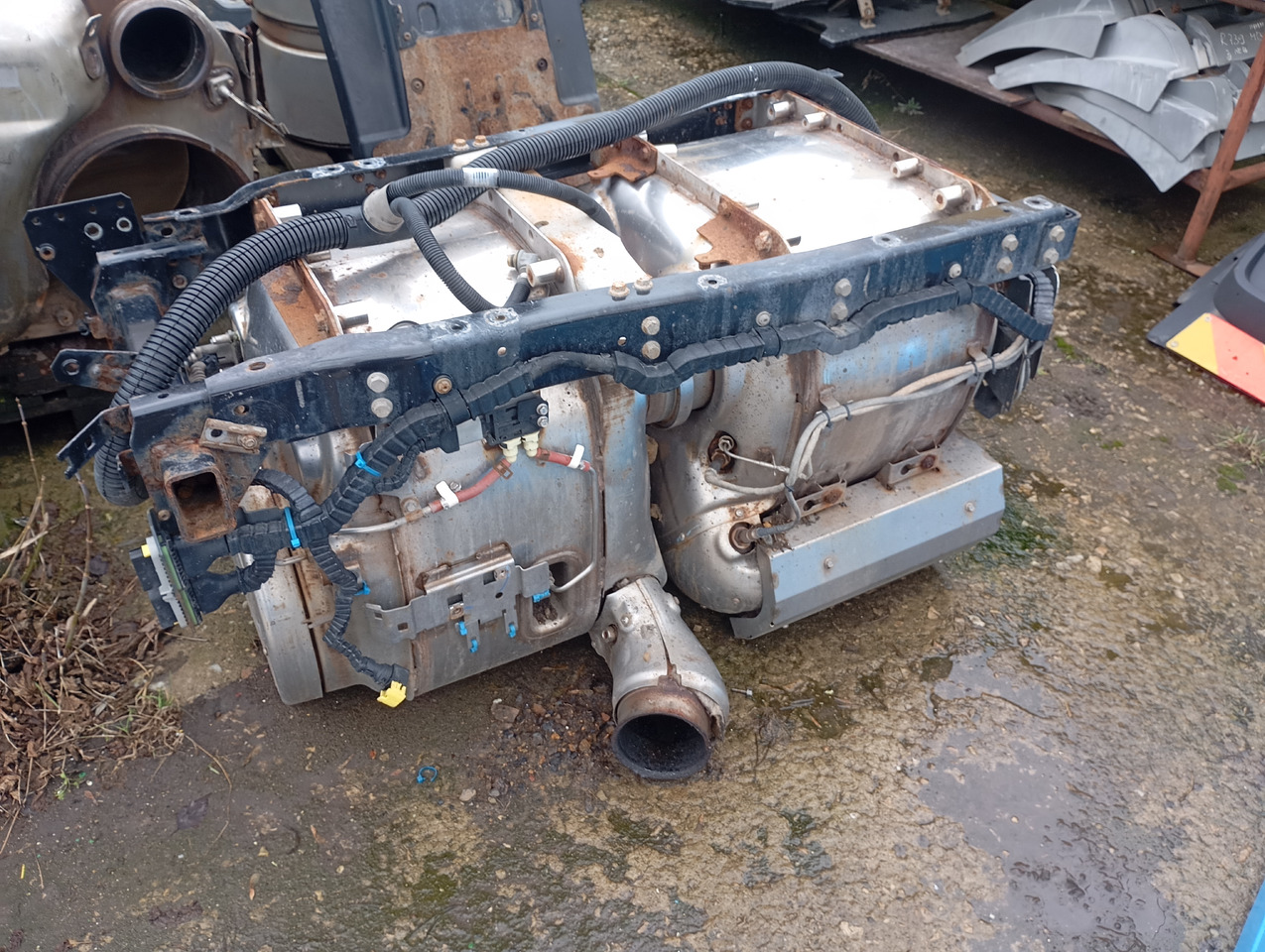 DAF XF106 - Katalizator: slika 1 DAF XF106 - Katalizator: slika 1