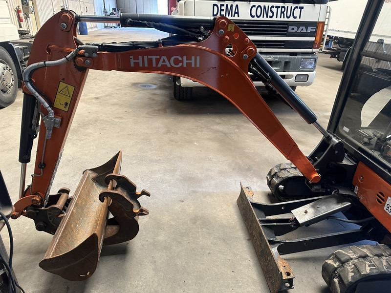 Hitachi ZAXIS ZX19-6 CR 1.9T - 1349H - CABINE - ADJUSTABLE TRACKS - EXTRA HYDR - QUICK HITCH - BE MACHINE - Mini bager: slika 4 Hitachi ZAXIS ZX19-6 CR 1.9T - 1349H - CABINE - ADJUSTABLE TRACKS - EXTRA HYDR - QUICK HITCH - BE MACHINE - Mini bager: slika 4