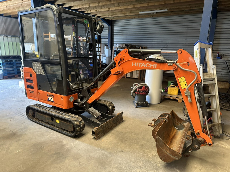 Hitachi ZAXIS ZX19-6 CR 1.9T - 1349H - CABINE - ADJUSTABLE TRACKS - EXTRA HYDR - QUICK HITCH - BE MACHINE - Mini bager: slika 1 Hitachi ZAXIS ZX19-6 CR 1.9T - 1349H - CABINE - ADJUSTABLE TRACKS - EXTRA HYDR - QUICK HITCH - BE MACHINE - Mini bager: slika 1