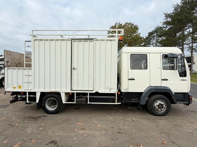 MAN 10.225 LC CLOSED BOX / KOFFER - DOKA - MANUAL GEARBOX - *344.000km* - STEEL SPRING / BLATT / LAMES - BE TRUCK - Tovornjak zabojnik: slika 4 MAN 10.225 LC CLOSED BOX / KOFFER - DOKA - MANUAL GEARBOX - *344.000km* - STEEL SPRING / BLATT / LAMES - BE TRUCK - Tovornjak zabojnik: slika 4