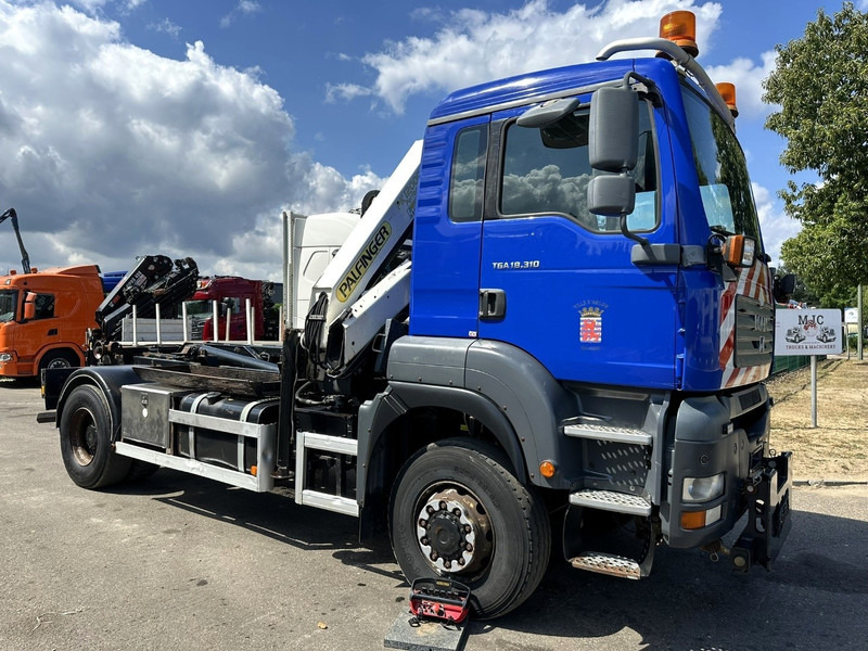 MAN TGA 18.310 4x4 HOOKLIFT + CRANE PALFINGER PK12000 - RADIO - ROTATOR - STEEL SPRING / HUB REDUCTION - MANUAL ZF - BE TRUCK - Kotalni prekucni tovornjak, Tovornjak z dvigalom: slika 2 MAN TGA 18.310 4x4 HOOKLIFT + CRANE PALFINGER PK12000 - RADIO - ROTATOR - STEEL SPRING / HUB REDUCTION - MANUAL ZF - BE TRUCK - Kotalni prekucni tovornjak, Tovornjak z dvigalom: slika 2