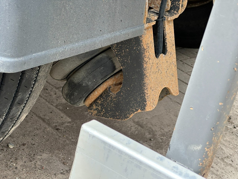 Schmitz Cargobull SGF*S3 - 8.5 - 30m3 STEEL CHASSIS / STEEL TIPPER - SAF - DISC - LIFT-AXLE - Kiper polprikolica: slika 5 Schmitz Cargobull SGF*S3 - 8.5 - 30m3 STEEL CHASSIS / STEEL TIPPER - SAF - DISC - LIFT-AXLE - Kiper polprikolica: slika 5