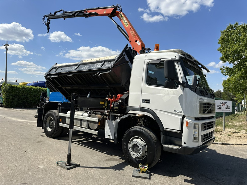 Volvo FM 300 4x4 TIPPER + CRANE PALFINGER PK 12000 - *339.000km* - MANUAL - STEEL SPRING / BIG AXLES - EURO 3 - TÜV 15/10/2025 - Tovornjak prekucnik, Tovornjak z dvigalom: slika 4 Volvo FM 300 4x4 TIPPER + CRANE PALFINGER PK 12000 - *339.000km* - MANUAL - STEEL SPRING / BIG AXLES - EURO 3 - TÜV 15/10/2025 - Tovornjak prekucnik, Tovornjak z dvigalom: slika 4