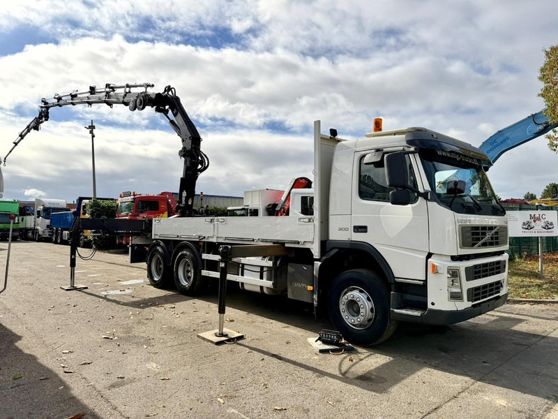 Volvo FM 300 6x4 + (25.8m!) PRITSCHE + KRAN HIAB 245 E-5 + JIB 65 X-3 + 2 ME - *228.000km* - MANUAL - A/C - EURO 3 - BELGIAN TRUCK - Tovornjak s kesonom, Tovornjak z dvigalom: slika 2 Volvo FM 300 6x4 + (25.8m!) PRITSCHE + KRAN HIAB 245 E-5 + JIB 65 X-3 + 2 ME - *228.000km* - MANUAL - A/C - EURO 3 - BELGIAN TRUCK - Tovornjak s kesonom, Tovornjak z dvigalom: slika 2