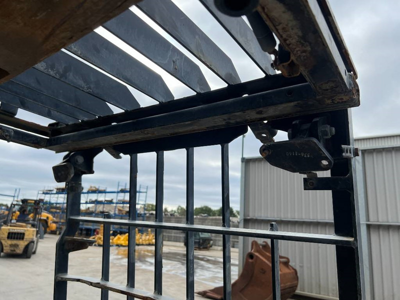 Cat 313E / M315F / 320F / 323E / 325F / 329E / 330F / - Kabina in notranjost za Gradbeni stroj: slika 4 Cat 313E / M315F / 320F / 323E / 325F / 329E / 330F / - Kabina in notranjost za Gradbeni stroj: slika 4