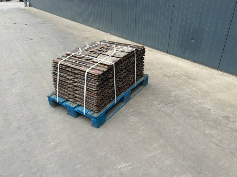 Cat 320D / 320E / 323D / 323E 700mm shoes - 30% - Okvir/ Šasija za Gradbeni stroj: slika 1 Cat 320D / 320E / 323D / 323E 700mm shoes - 30% - Okvir/ Šasija za Gradbeni stroj: slika 1