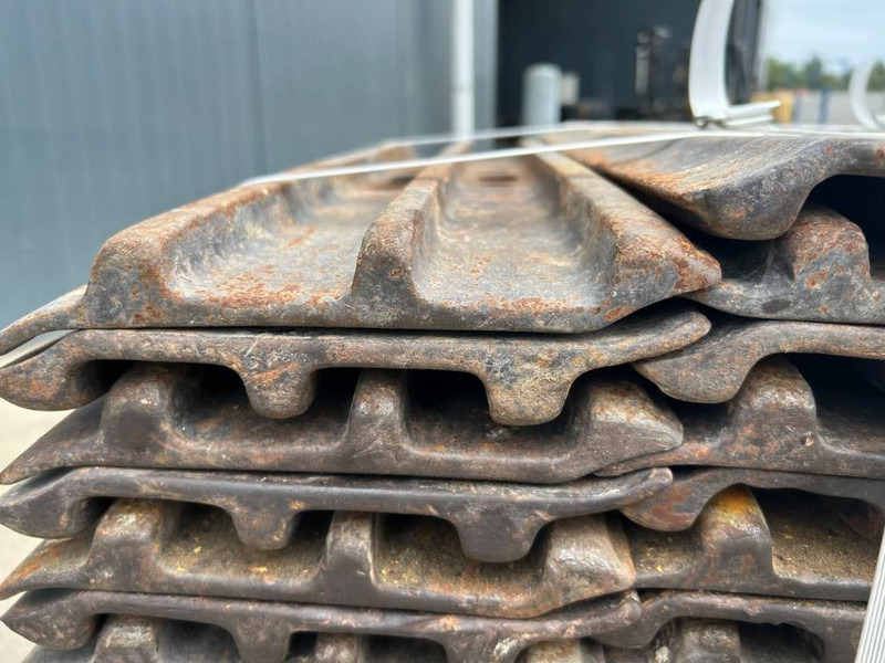 Cat 320D / 320E / 323D / 323E 700mm shoes - 30% - Okvir/ Šasija za Gradbeni stroj: slika 3 Cat 320D / 320E / 323D / 323E 700mm shoes - 30% - Okvir/ Šasija za Gradbeni stroj: slika 3