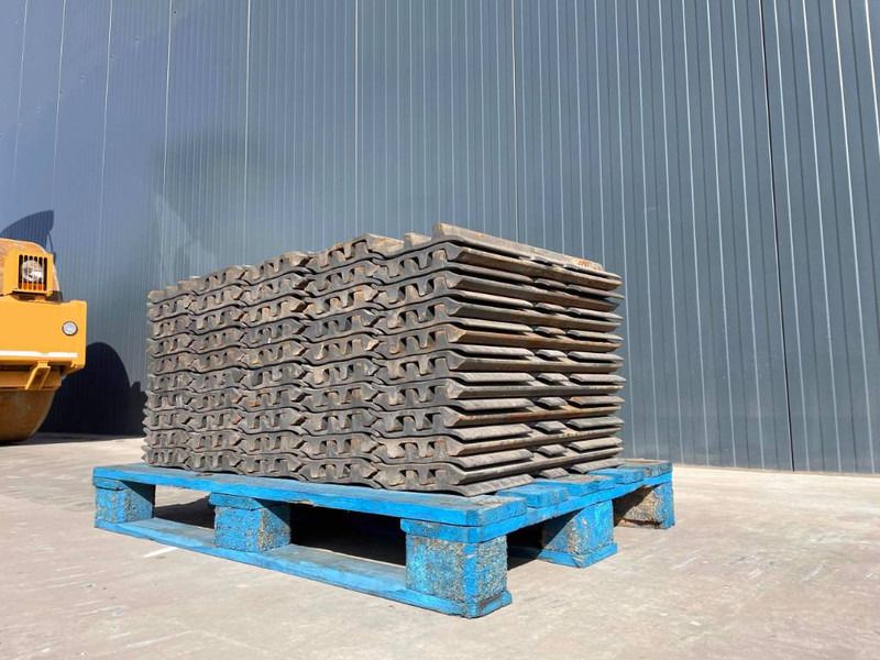 Hyundai R210 / R215 / R220 / R235 / R250 / R260 - Okvir/ Šasija za Gradbeni stroj: slika 2 Hyundai R210 / R215 / R220 / R235 / R250 / R260 - Okvir/ Šasija za Gradbeni stroj: slika 2