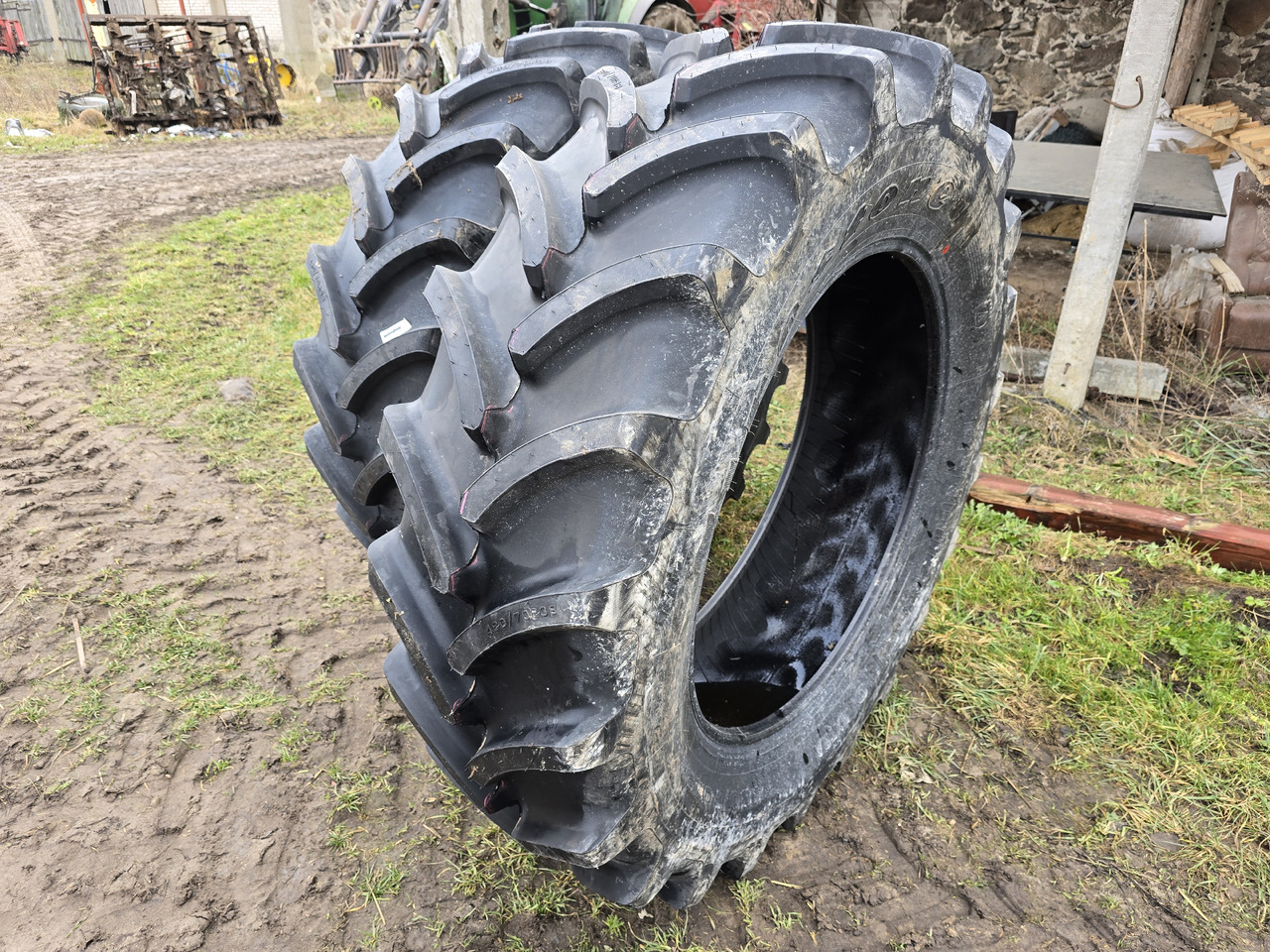 FIRESTONE 480/70 R38 - Kompletno kolo za Kmetijski stroj: slika 1 FIRESTONE 480/70 R38 - Kompletno kolo za Kmetijski stroj: slika 1
