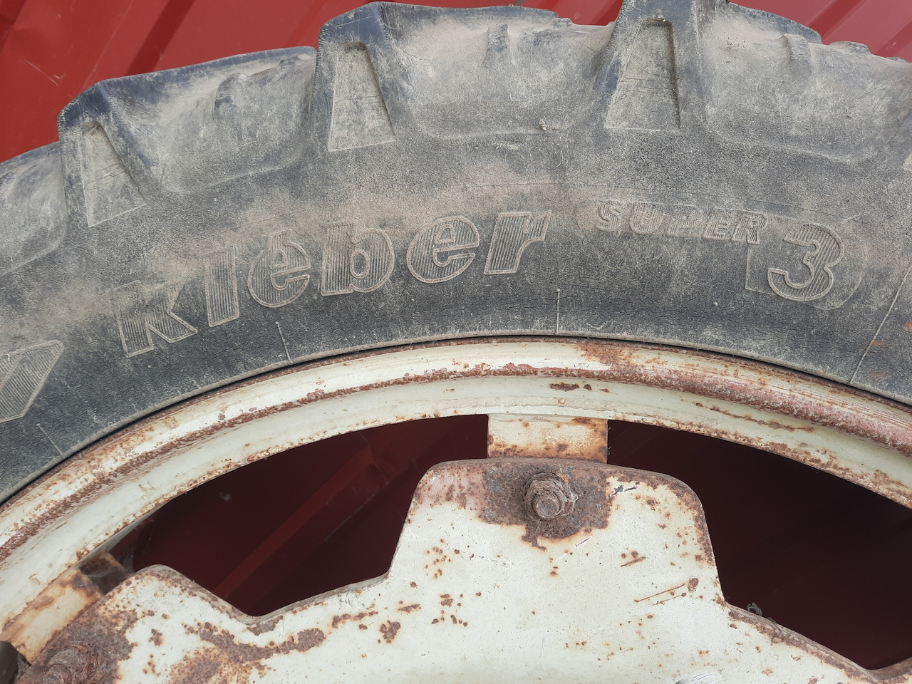 KLEBER Super 3 11.2 R44 - Kompletno kolo za Kmetijski stroj: slika 5 KLEBER Super 3 11.2 R44 - Kompletno kolo za Kmetijski stroj: slika 5