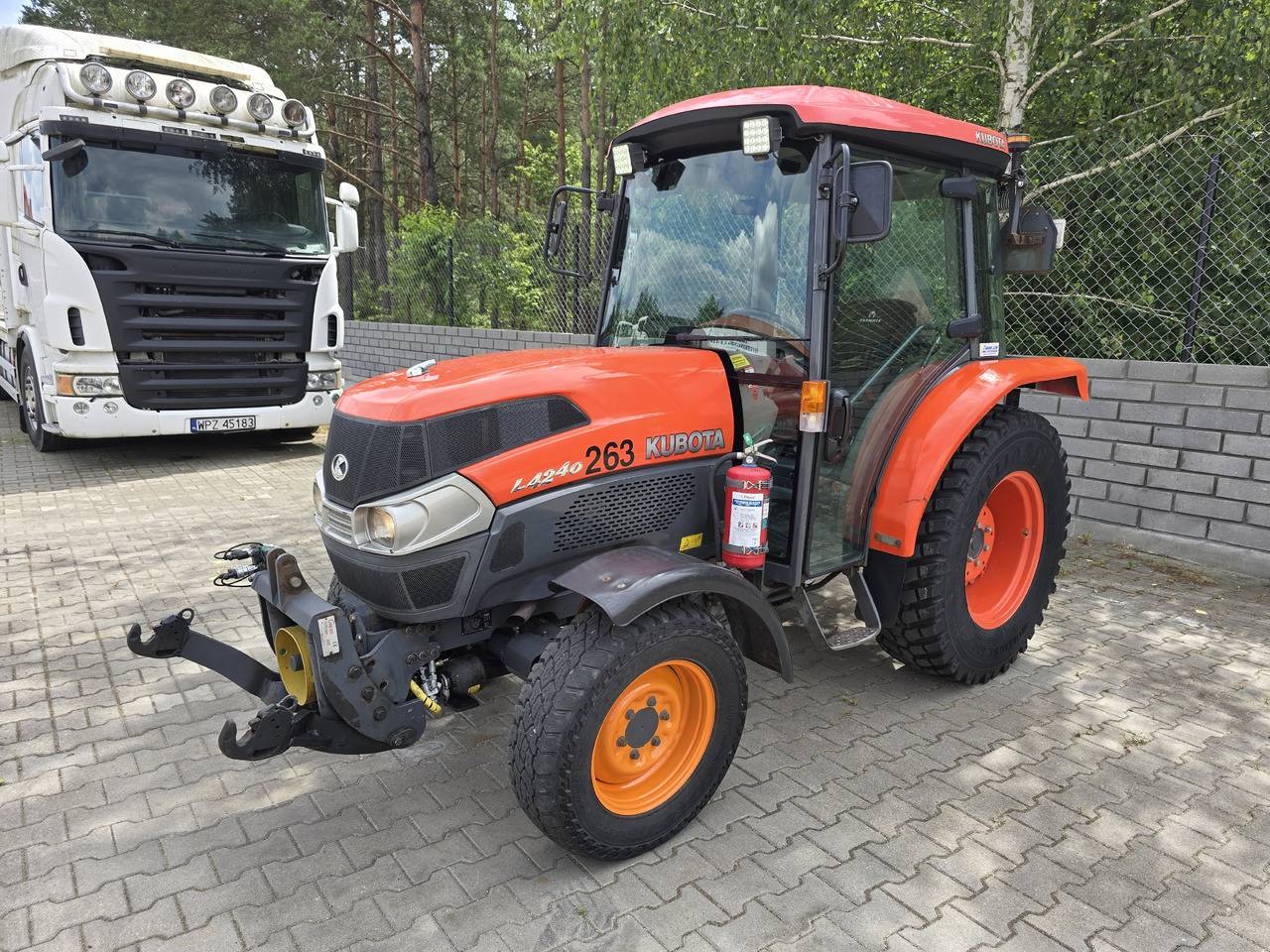 KUBOTA 4240 - Traktor: slika 1 KUBOTA 4240 - Traktor: slika 1
