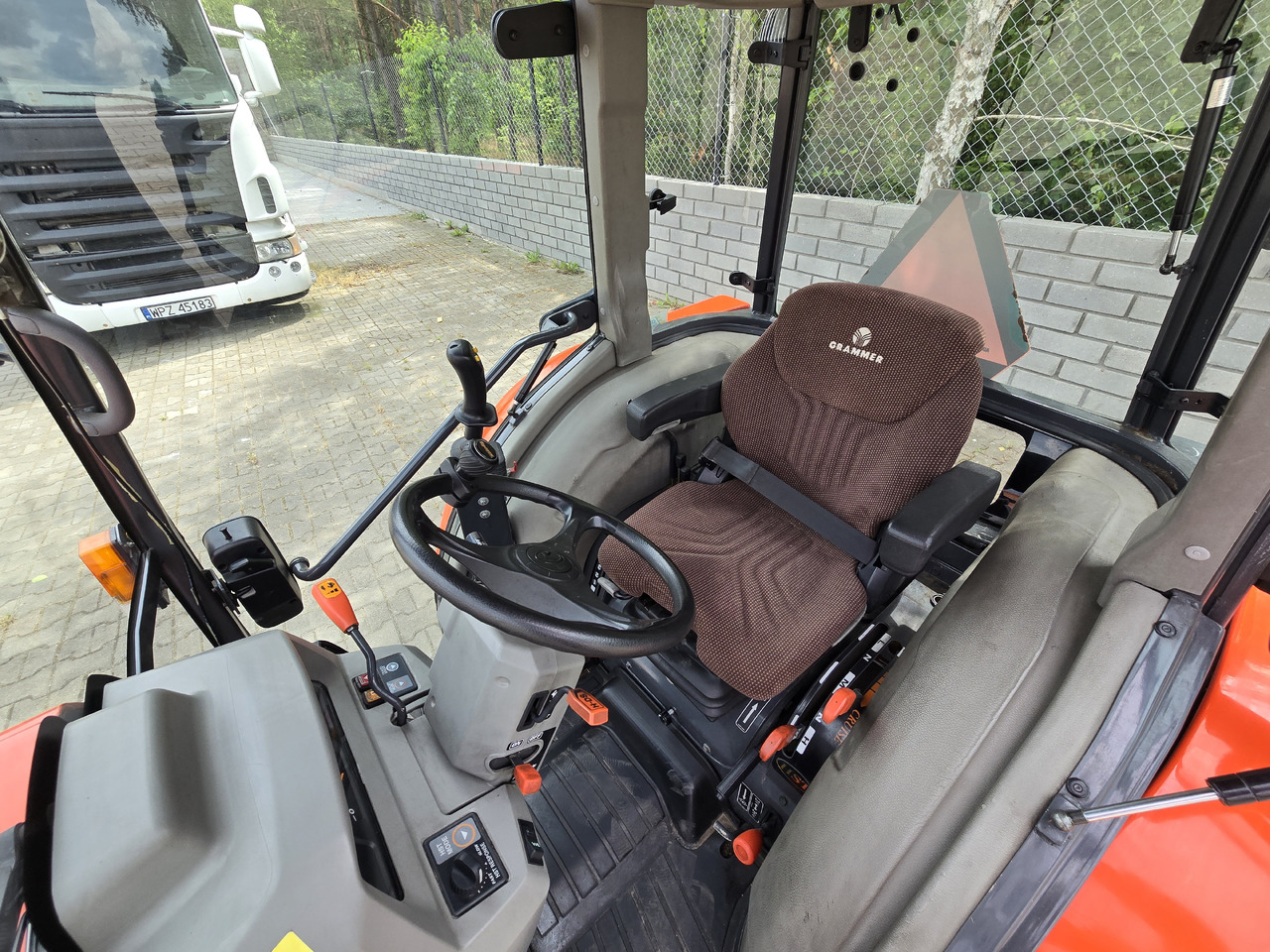 KUBOTA 4240 - Traktor: slika 2 KUBOTA 4240 - Traktor: slika 2