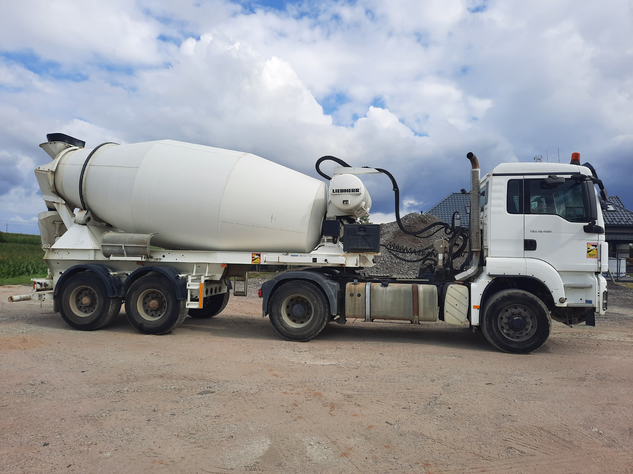 LIEBHERR 10 m3 - Polprikolica mešalec betona: slika 4 LIEBHERR 10 m3 - Polprikolica mešalec betona: slika 4