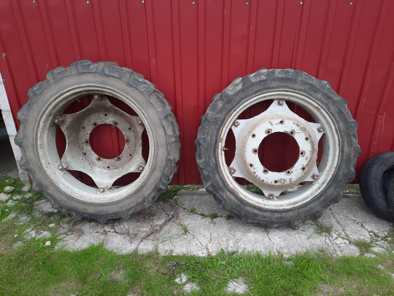 MICHELIN BIB X 9.5 R32 - Kompletno kolo za Kmetijski stroj: slika 1 MICHELIN BIB X 9.5 R32 - Kompletno kolo za Kmetijski stroj: slika 1