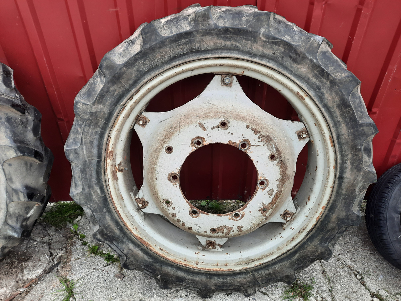 MICHELIN BIB X 9.5 R32 - Kompletno kolo za Kmetijski stroj: slika 2 MICHELIN BIB X 9.5 R32 - Kompletno kolo za Kmetijski stroj: slika 2