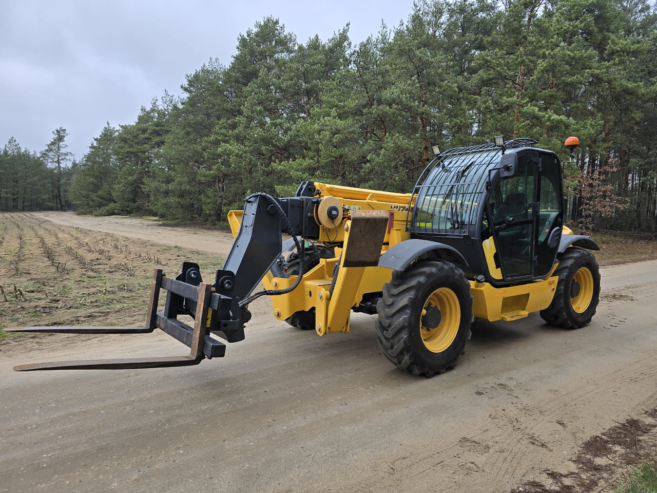 NEW HOLLAND LM 1745 Turbo - Kolesni nakladalec: slika 1 NEW HOLLAND LM 1745 Turbo - Kolesni nakladalec: slika 1