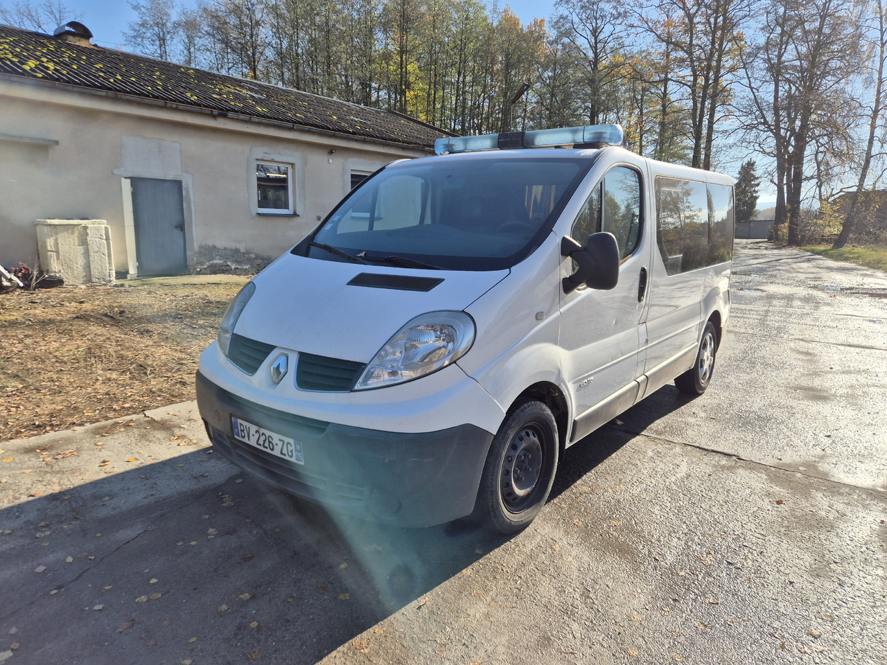 RENAULT Trafic 2.0 dCi 115 KM - Reševalno vozilo: slika 3 RENAULT Trafic 2.0 dCi 115 KM - Reševalno vozilo: slika 3