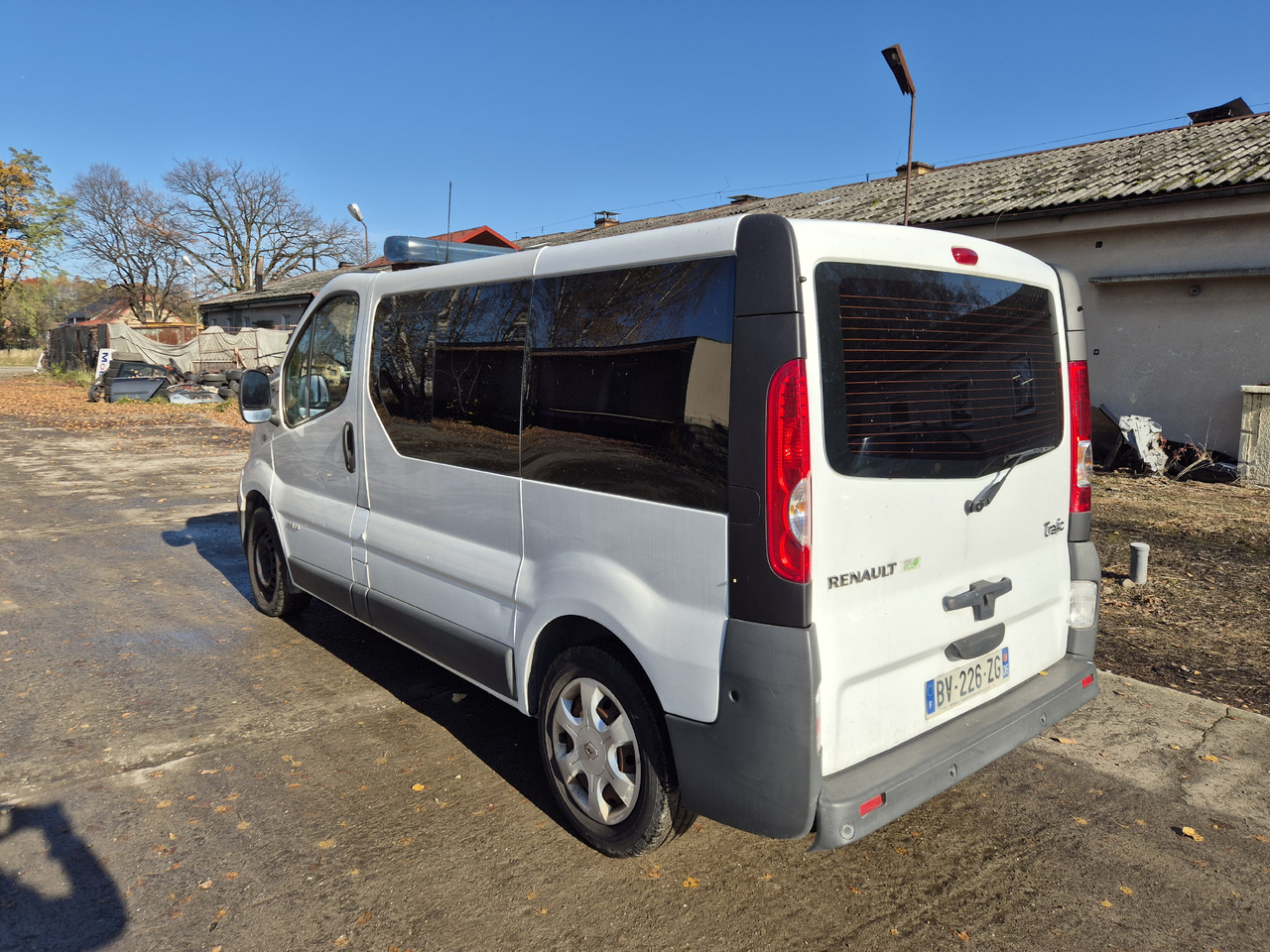 RENAULT Trafic 2.0 dCi 115 KM - Reševalno vozilo: slika 4 RENAULT Trafic 2.0 dCi 115 KM - Reševalno vozilo: slika 4