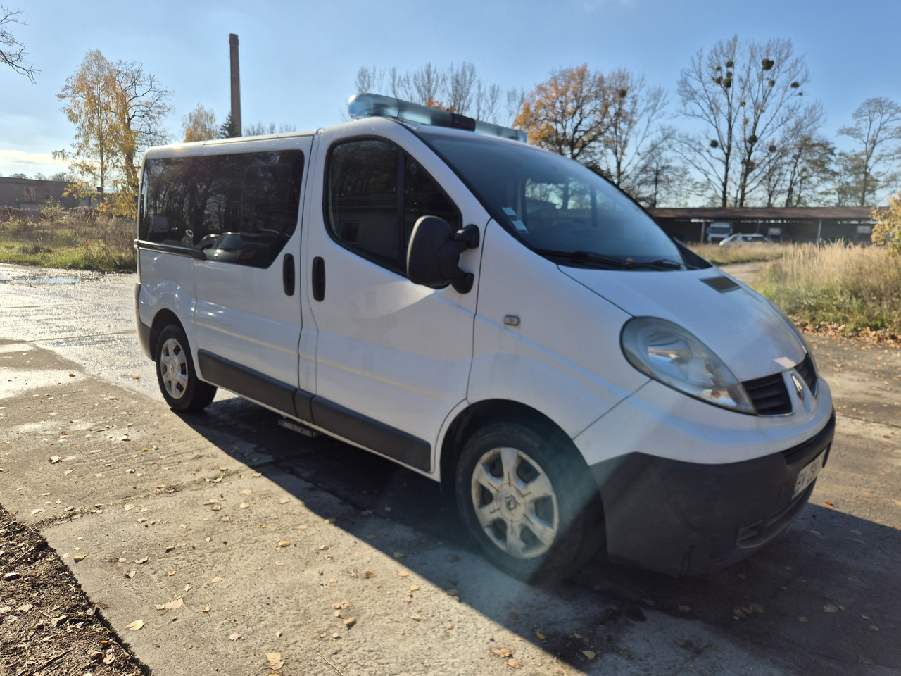 RENAULT Trafic 2.0 dCi 115 KM - Reševalno vozilo: slika 1 RENAULT Trafic 2.0 dCi 115 KM - Reševalno vozilo: slika 1