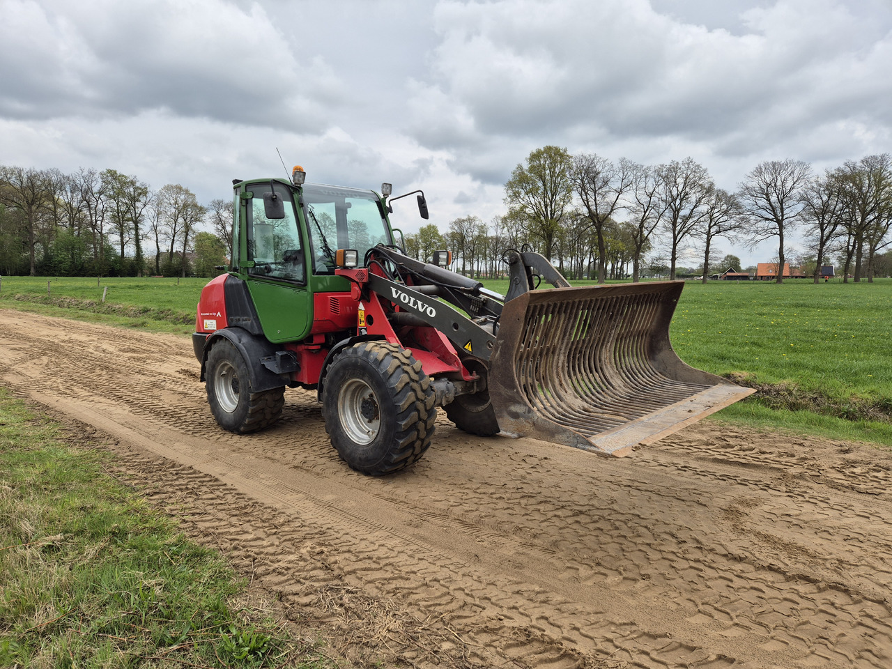 Volvo L 25 B-P - Kolesni nakladalec: slika 2 Volvo L 25 B-P - Kolesni nakladalec: slika 2