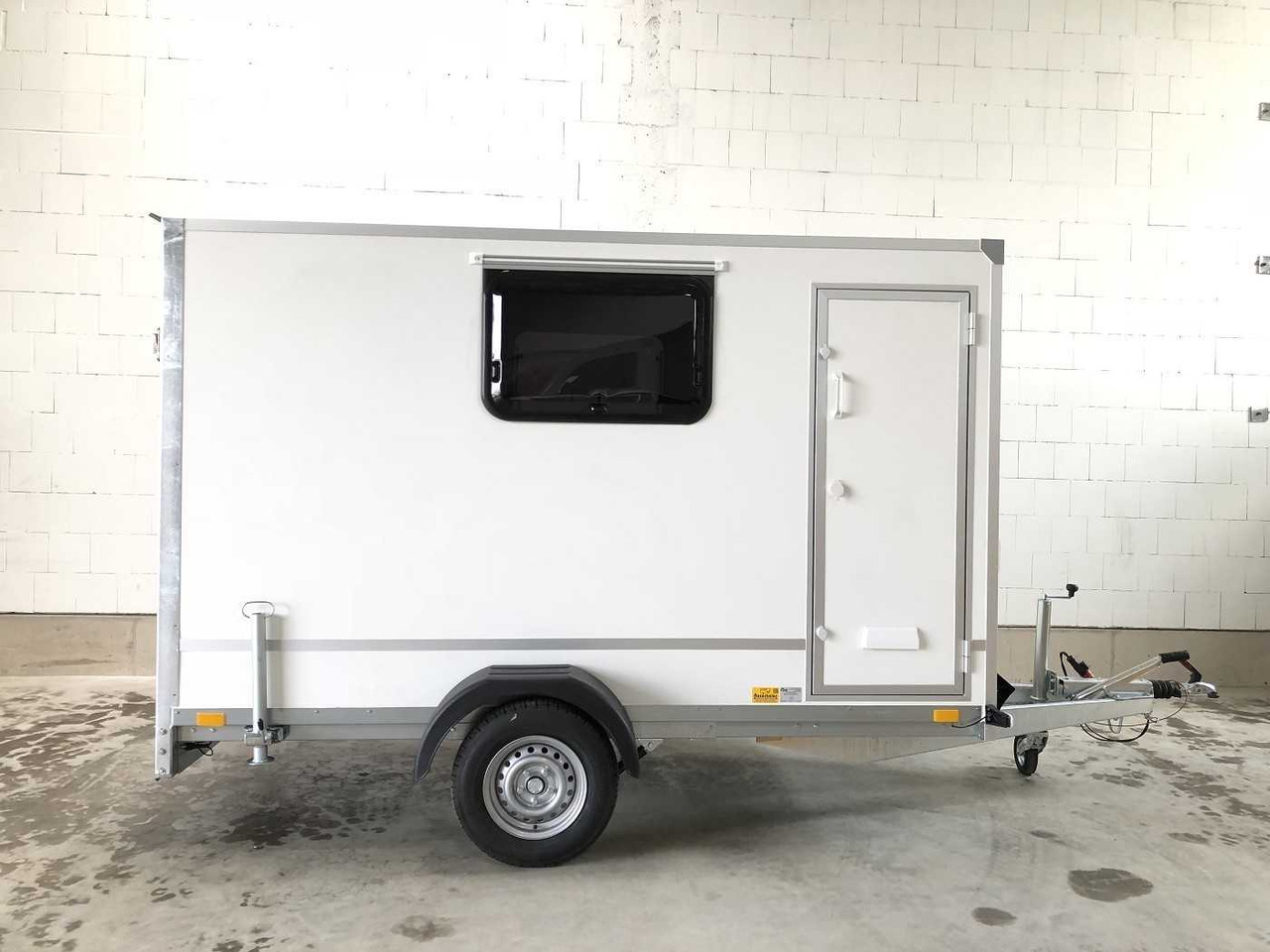 BLYSS F1330HD Rampe Tür 2 Fenster Kofferanhänger - Prikolica zabojnik: slika 5 BLYSS F1330HD Rampe Tür 2 Fenster Kofferanhänger - Prikolica zabojnik: slika 5