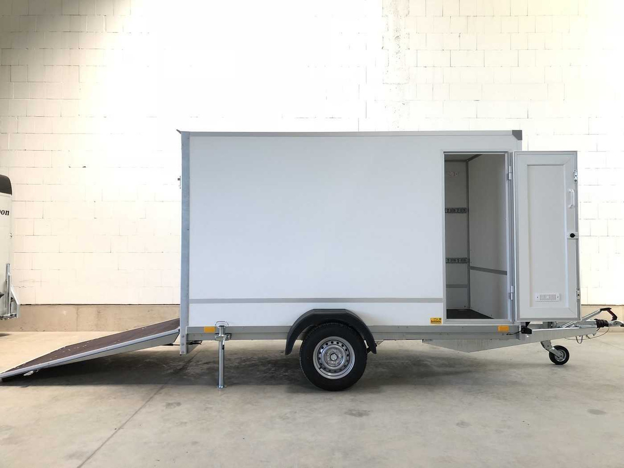 BLYSS F1330HD Rampe Tür Kofferanhänger - Prikolica zabojnik: slika 1 BLYSS F1330HD Rampe Tür Kofferanhänger - Prikolica zabojnik: slika 1