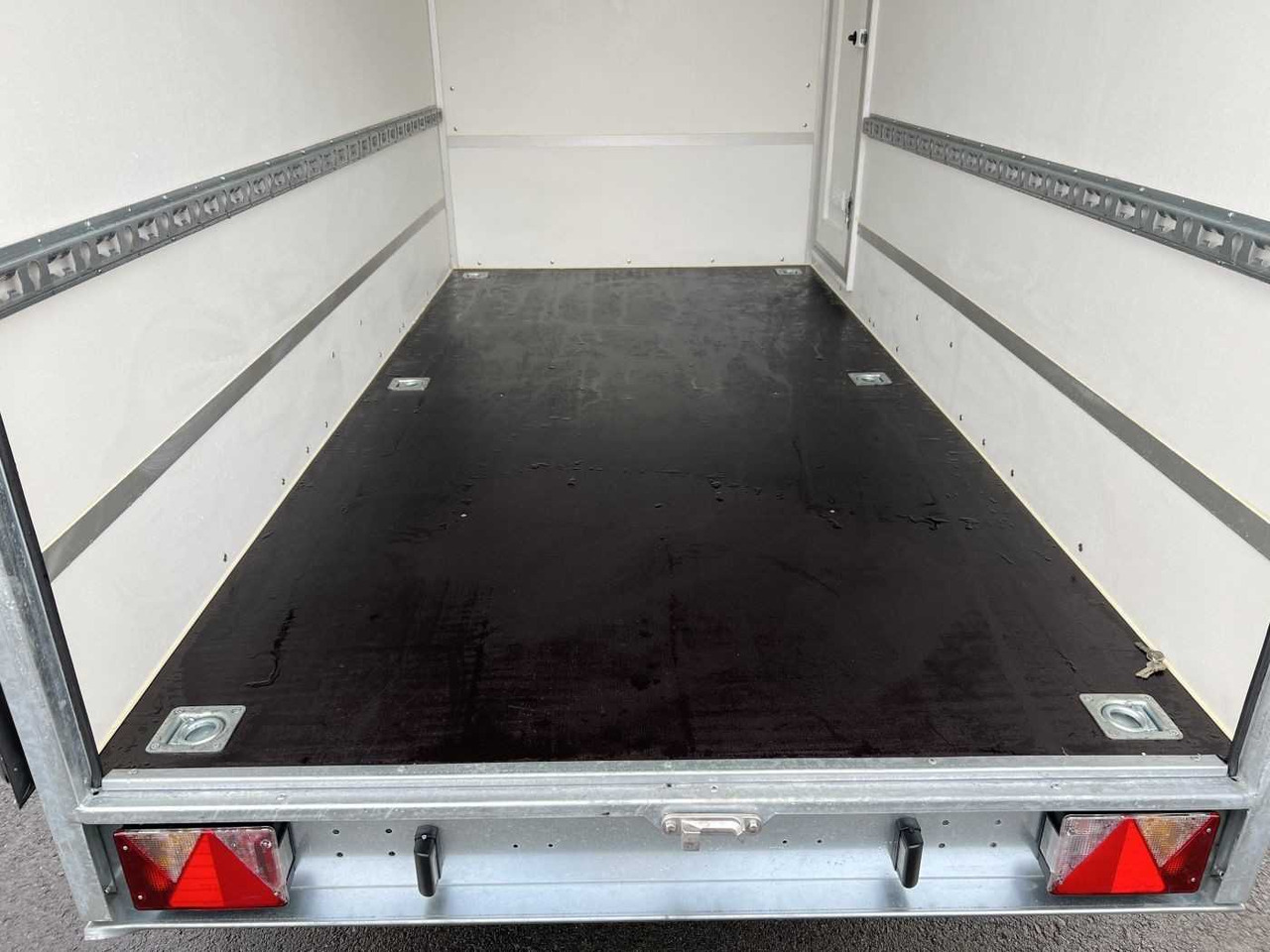BLYSS F1330HD Seitentür Kofferanhänger - Prikolica zabojnik: slika 5 BLYSS F1330HD Seitentür Kofferanhänger - Prikolica zabojnik: slika 5