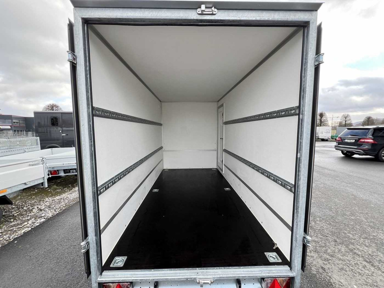 BLYSS F1330HD Seitentür Kofferanhänger - Prikolica zabojnik: slika 4 BLYSS F1330HD Seitentür Kofferanhänger - Prikolica zabojnik: slika 4