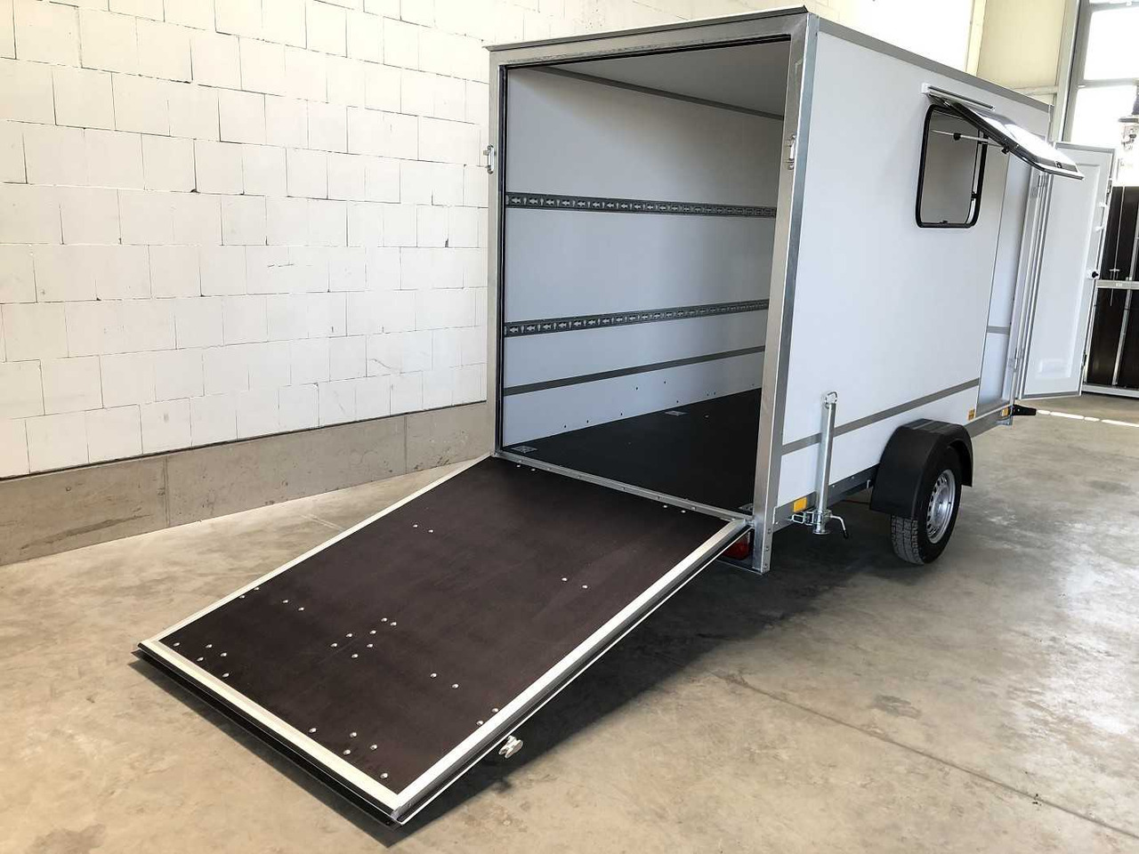 BLYSS F1336HD Rampe Tür Fenster Kofferanhänger - Prikolica zabojnik: slika 3 BLYSS F1336HD Rampe Tür Fenster Kofferanhänger - Prikolica zabojnik: slika 3