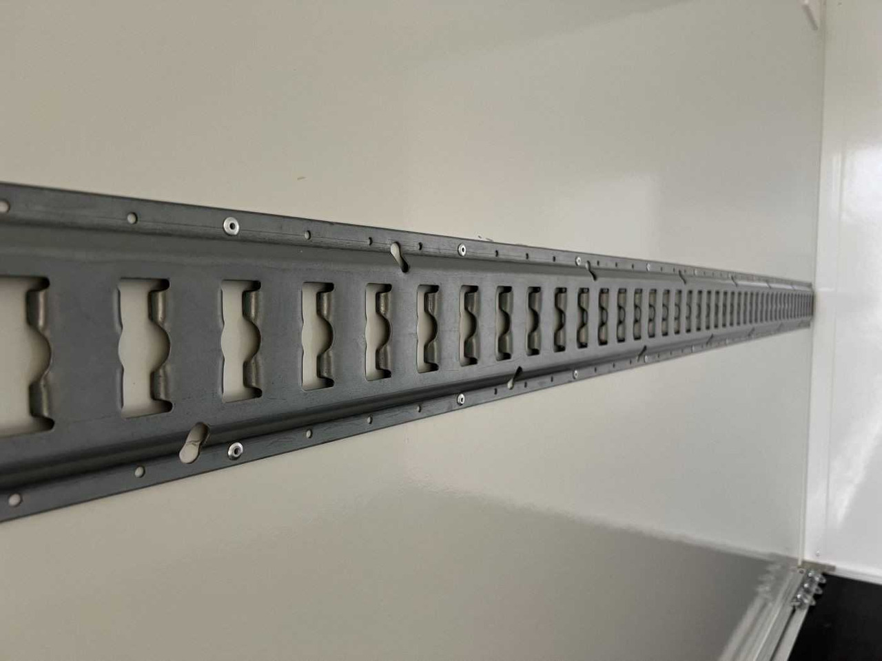 Nov Prikolica zabojnik BLYSS FS1330/180HL Kofferanhänger: slika 14 Nov Prikolica zabojnik BLYSS FS1330/180HL Kofferanhänger: slika 14