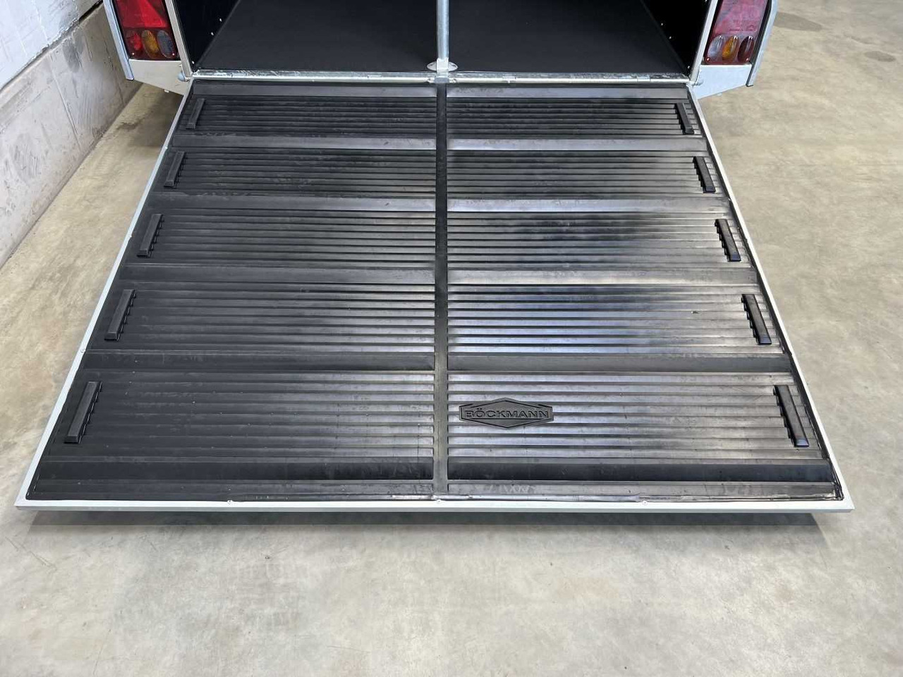 BOECKMANN Duo Esprit silv+bl SK TrS 100 Pferdeanhänger - Prikolica za konje: slika 3 BOECKMANN Duo Esprit silv+bl SK TrS 100 Pferdeanhänger - Prikolica za konje: slika 3