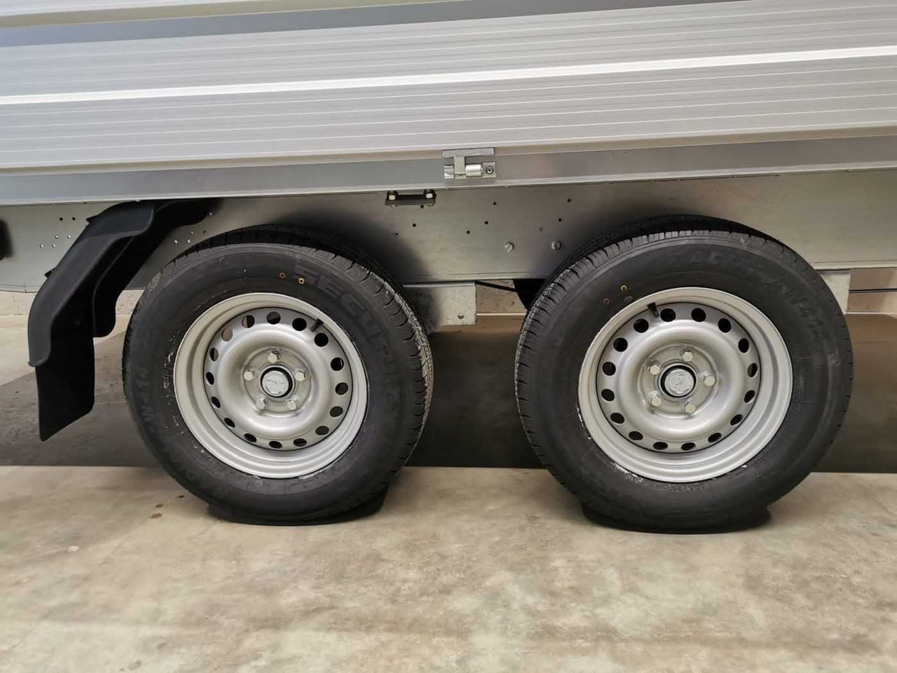 BOECKMANN HL-AL 3718/35 Eco XXL Hochlader - Avtomobilska prikolica: slika 2 BOECKMANN HL-AL 3718/35 Eco XXL Hochlader - Avtomobilska prikolica: slika 2