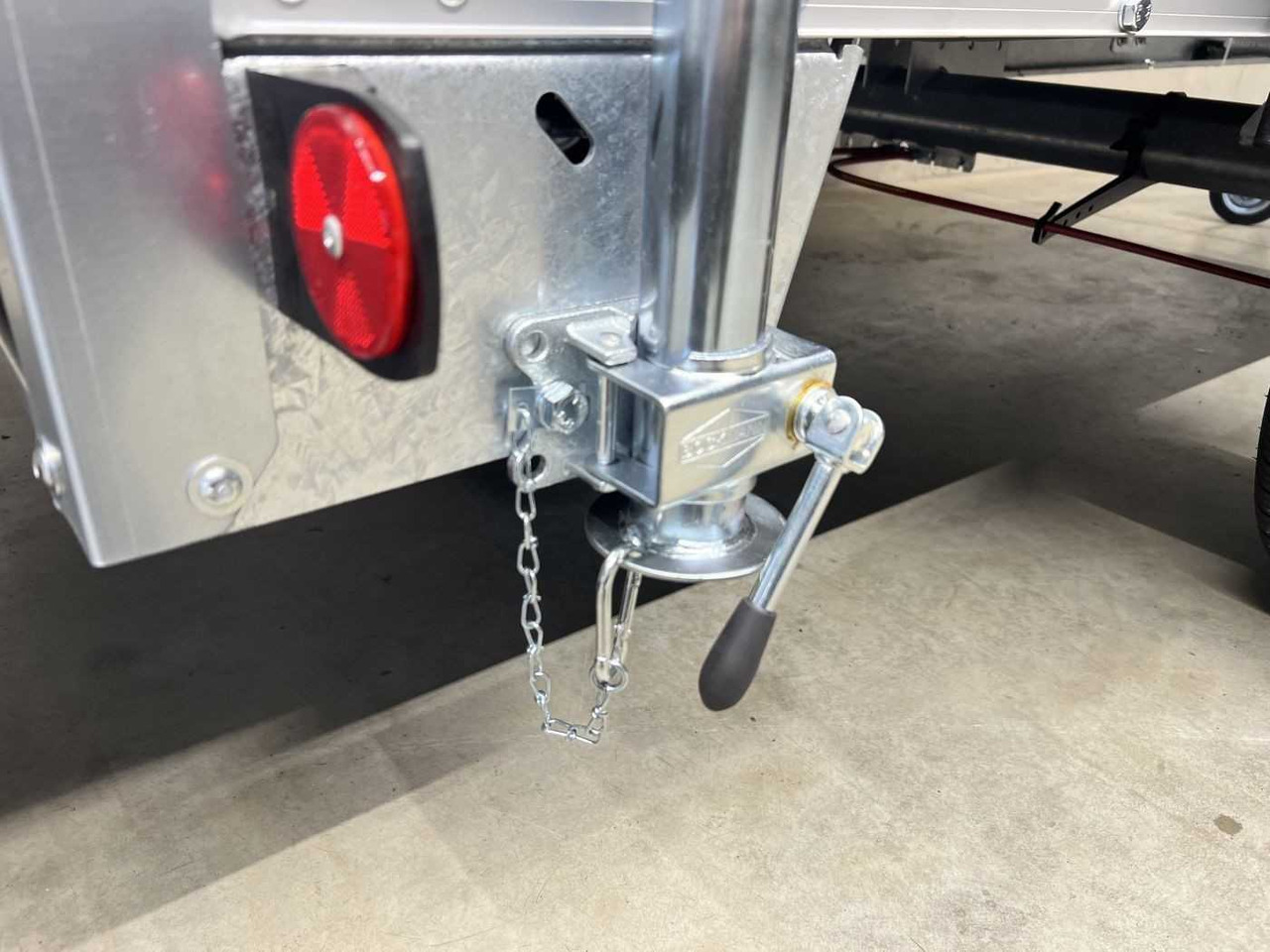 BOECKMANN KT 2513/135 V Rampe Stützen Kofferanhänger - Prikolica zabojnik: slika 5 BOECKMANN KT 2513/135 V Rampe Stützen Kofferanhänger - Prikolica zabojnik: slika 5